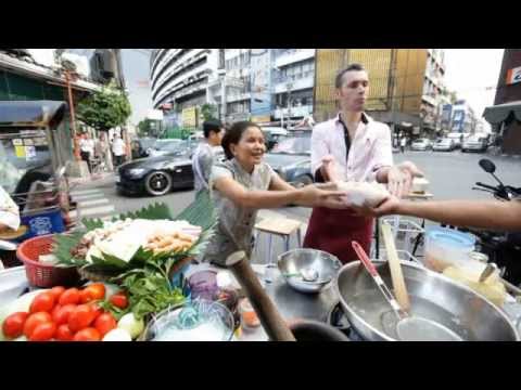 Un Français qui vend des yum woonsen à Bangkok