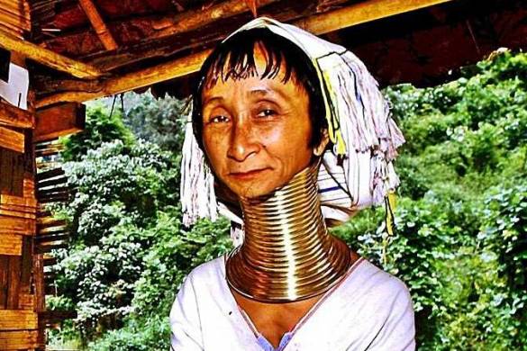 Le peuple Padaung (femmes girafes) en Thaïlande