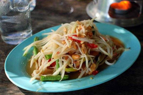 Recette du Som Tam, la fameuse salade de papaye verte pimentée