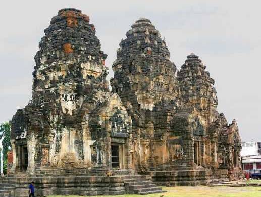 Le Wat Phra Prang Sam Yod, temple de Lopburi