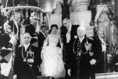 Le président De Gaulle et la reine de Thaïlande à l’Opéra