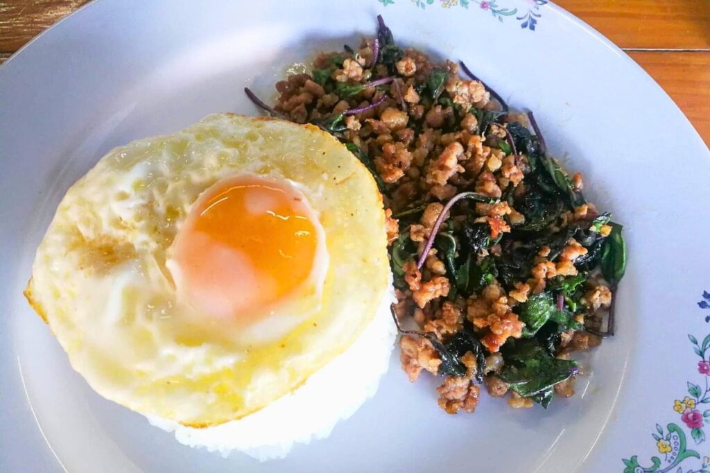 Recette du sauté aux feuilles de basilic sacré : Phat kaphrao