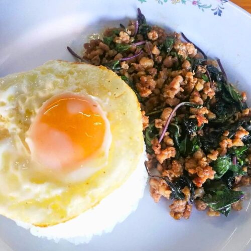 Recipe for stir-fried holy basil leaves: Phat kaphrao