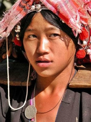 Jeune femme akha au Laos