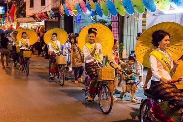Festival des ombrelles et de l&rsquo;artisanat de Bo Sang à Chiang Mai