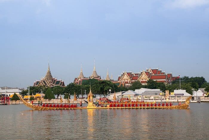 Procession des barges royales à Bangkok