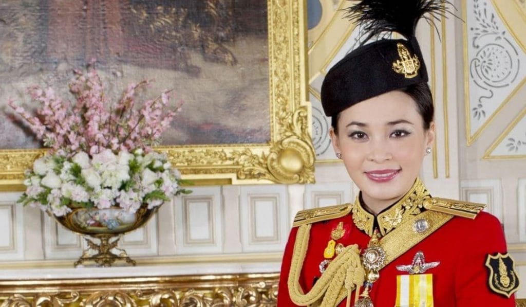 3 juin : anniversaire de la Reine Suthida de Thaïlande, jour férié