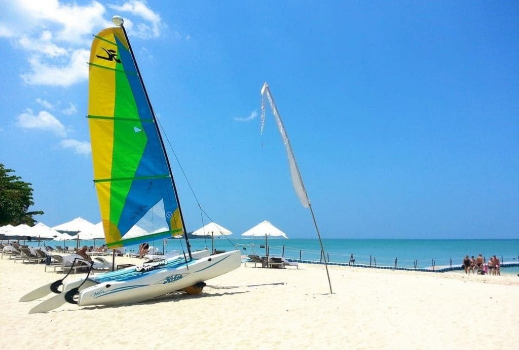 Plage de Khao Lak dans le sud de la Thaïlande