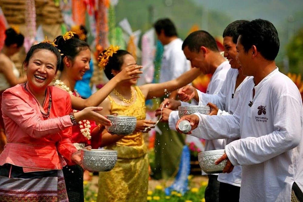 Songkran : Stimulateur économique ou propagateur de Covid-19 ?