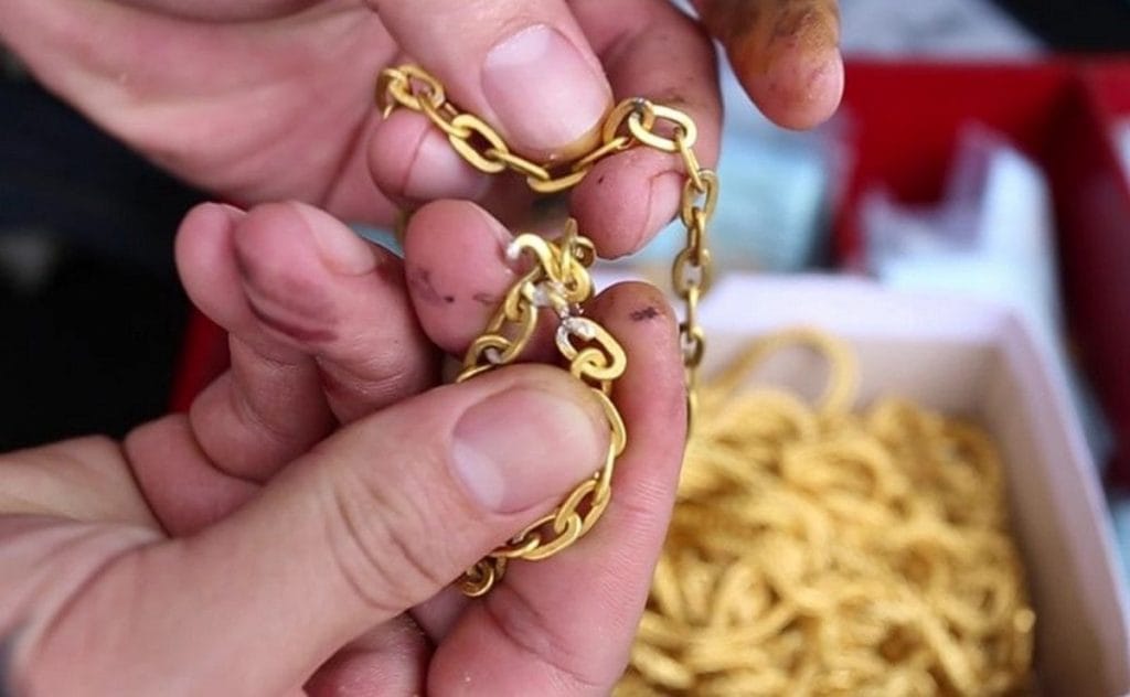 Arnaque à l'or factice en Thaïlande, la propriétaire d'une boutique d'or perd plus de 9 millions de bahts