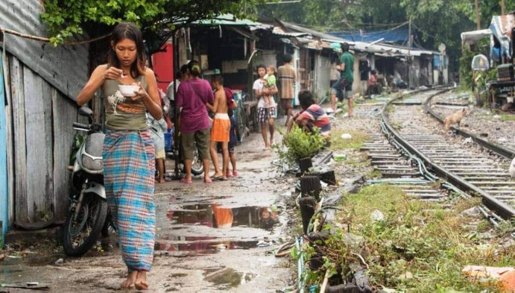 Habitants d'un quartier pauvre en Thaïlande