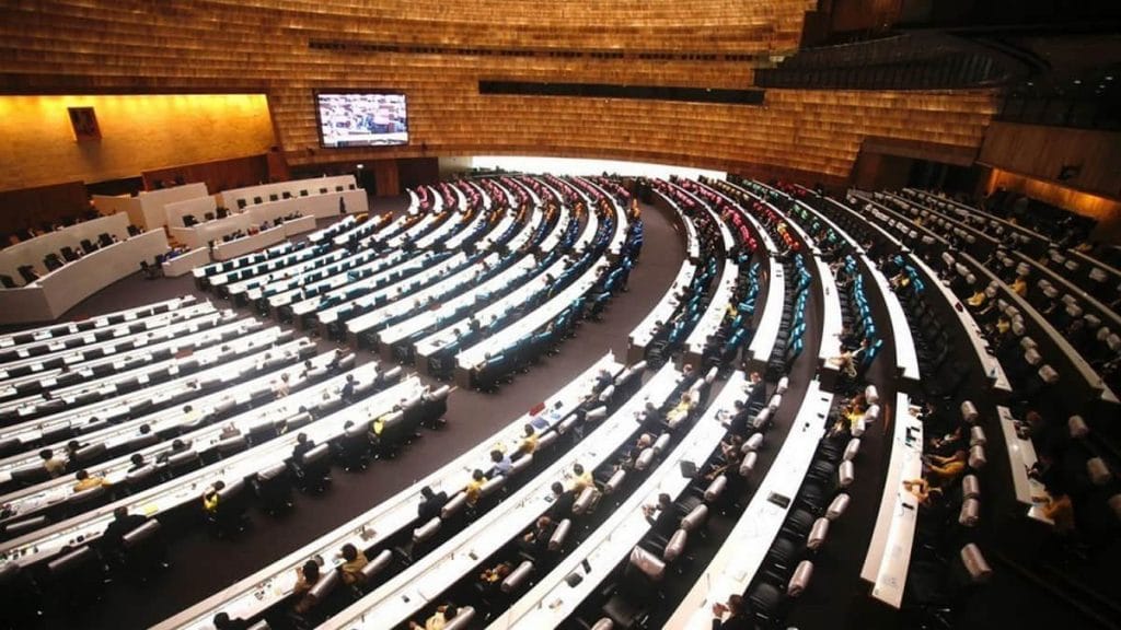 Thaïlande : un débat de censure met le gouvernement en péril