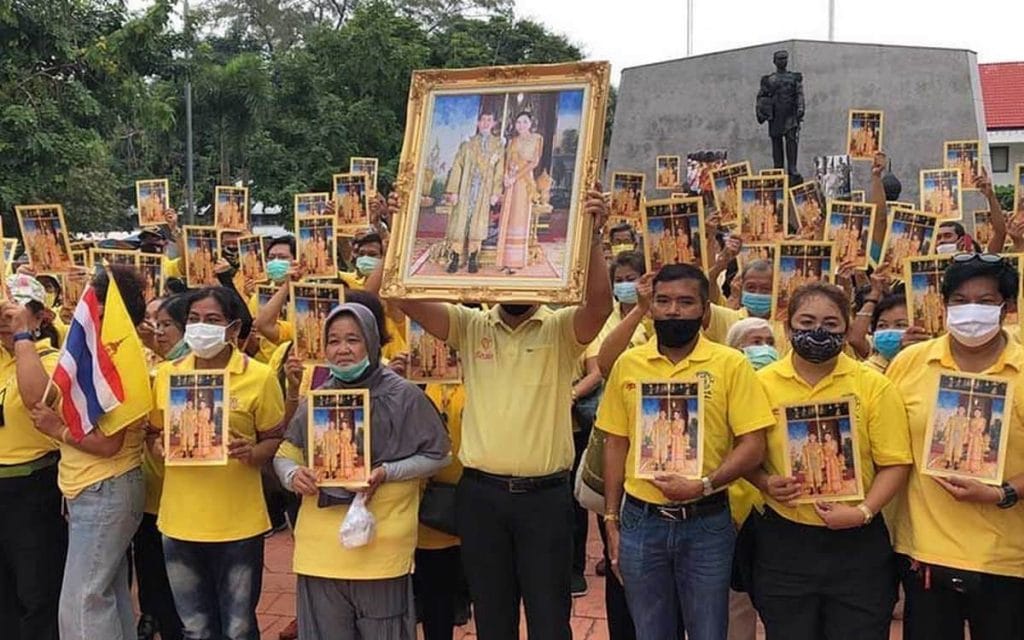 La Thaïlande n'a pas besoin de vous" : les royalistes repoussent les manifestants