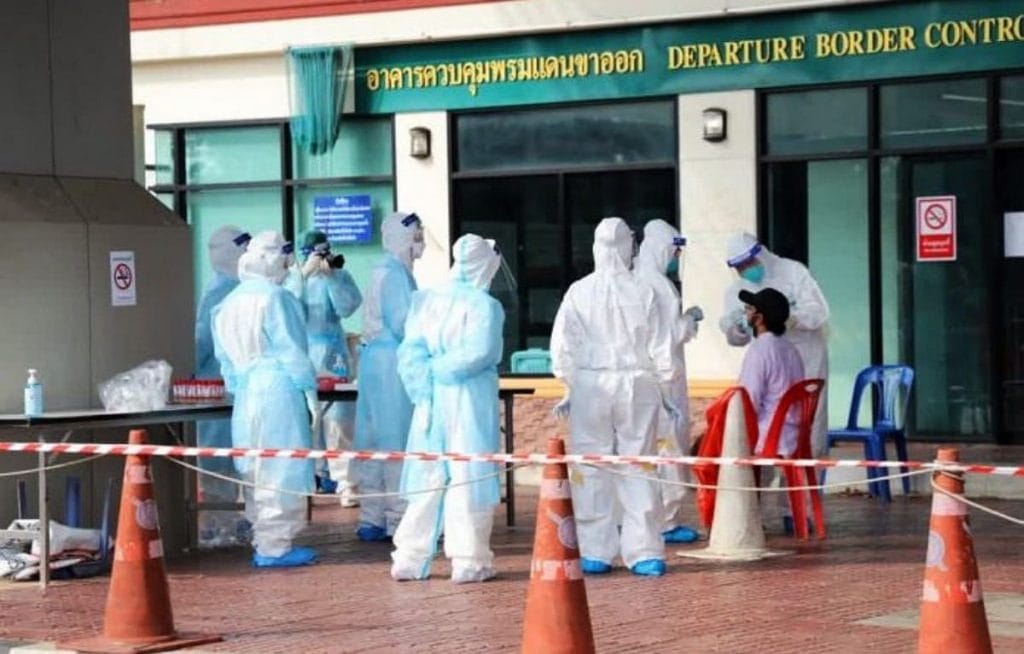 Une femme atteinte de la Covid-19 crée la panique dans le nord de la Thaïlande