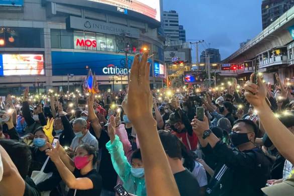Les manifestants en Thaïlande rejettent le comité de réconciliation