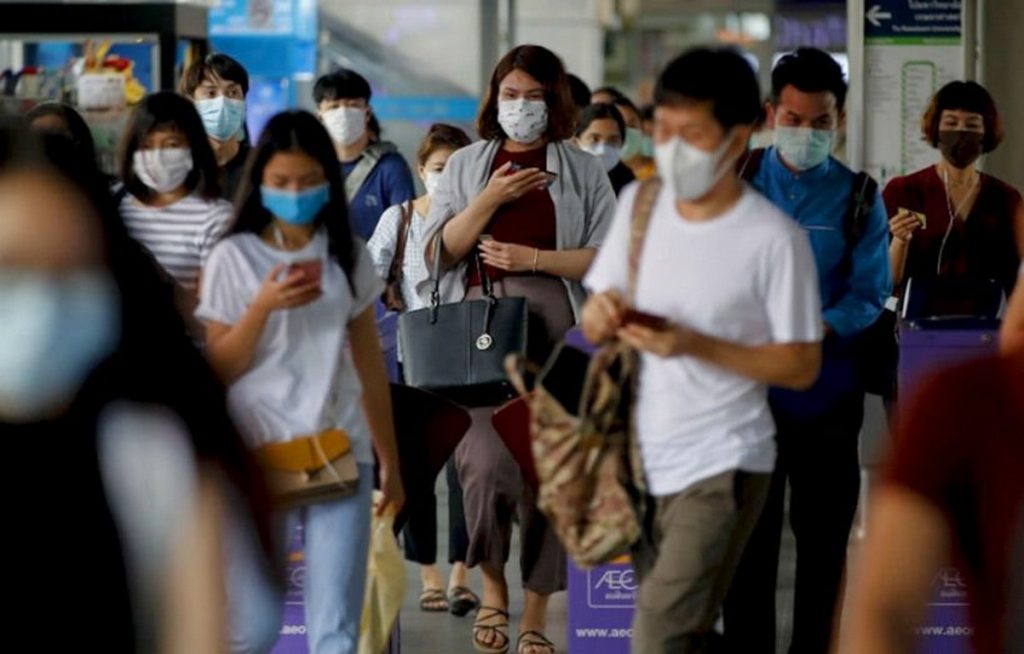Le gouverneur de Bangkok souhaite mettre fin à l'obligation de porter un masque