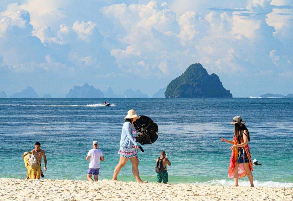 Les agents de voyage en Thaïlande demandent le report de la taxe touristique