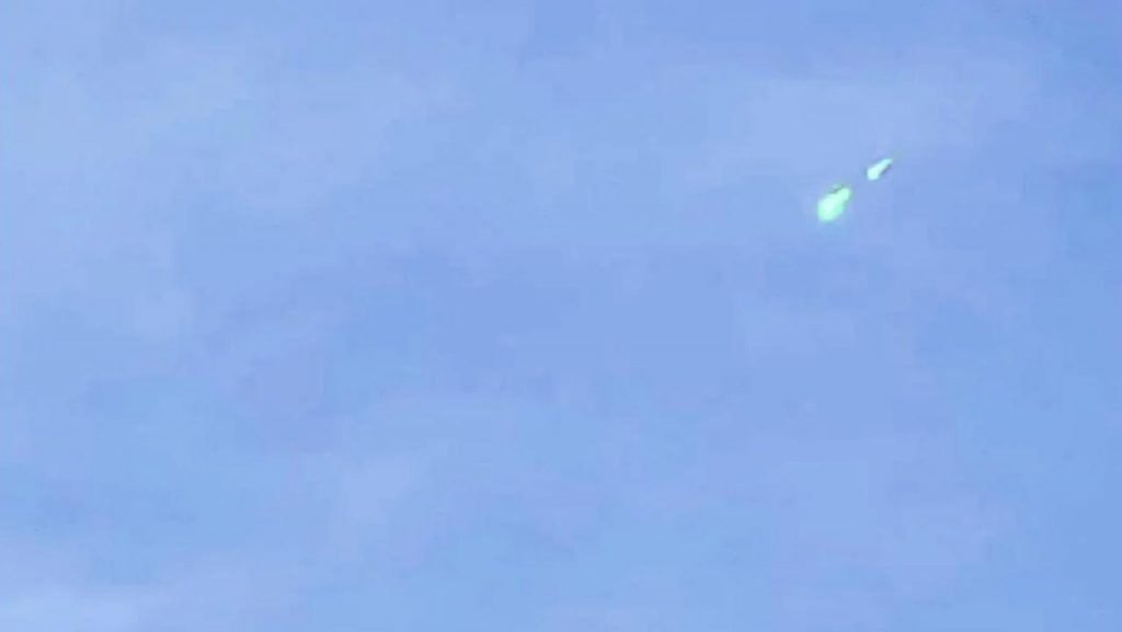 Mystérieuse explosion et lumière verte dans le ciel du nord de la Thaïlande