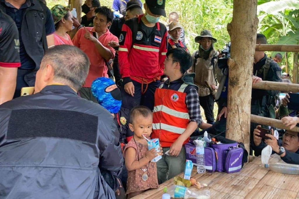 Un homme issu d'une tribu enlève une enfant pour la sacrifier en Thaïlande