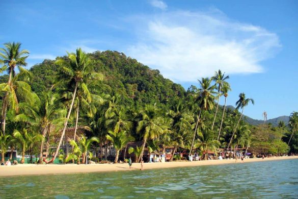 La Thaïlande veut déclarer le Covid endémique sur des îles touristiques