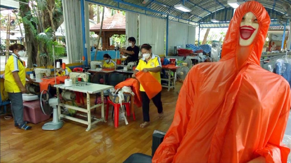 La Thaïlande vise à réutiliser 100 % de ses plastiques d'ici 2027 8 Usine de transformation des bouteilles en plastique en équipements de protection individuelle (EPI)