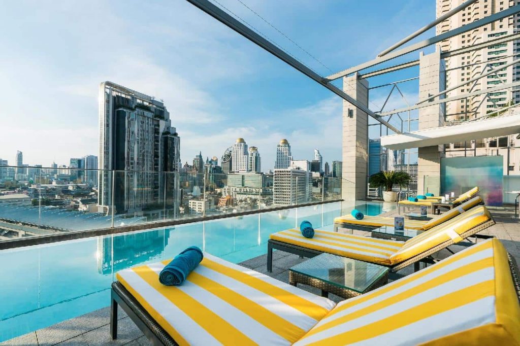 Piscine de l'hôtel Akara à Bangkok