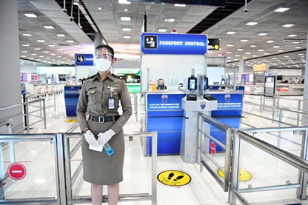 Aeroport touristes Bangkok controle passeport