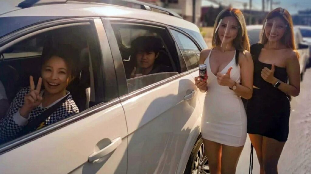 Des policiers critiqués en Thaïlande pour avoir engagé des femmes sexy