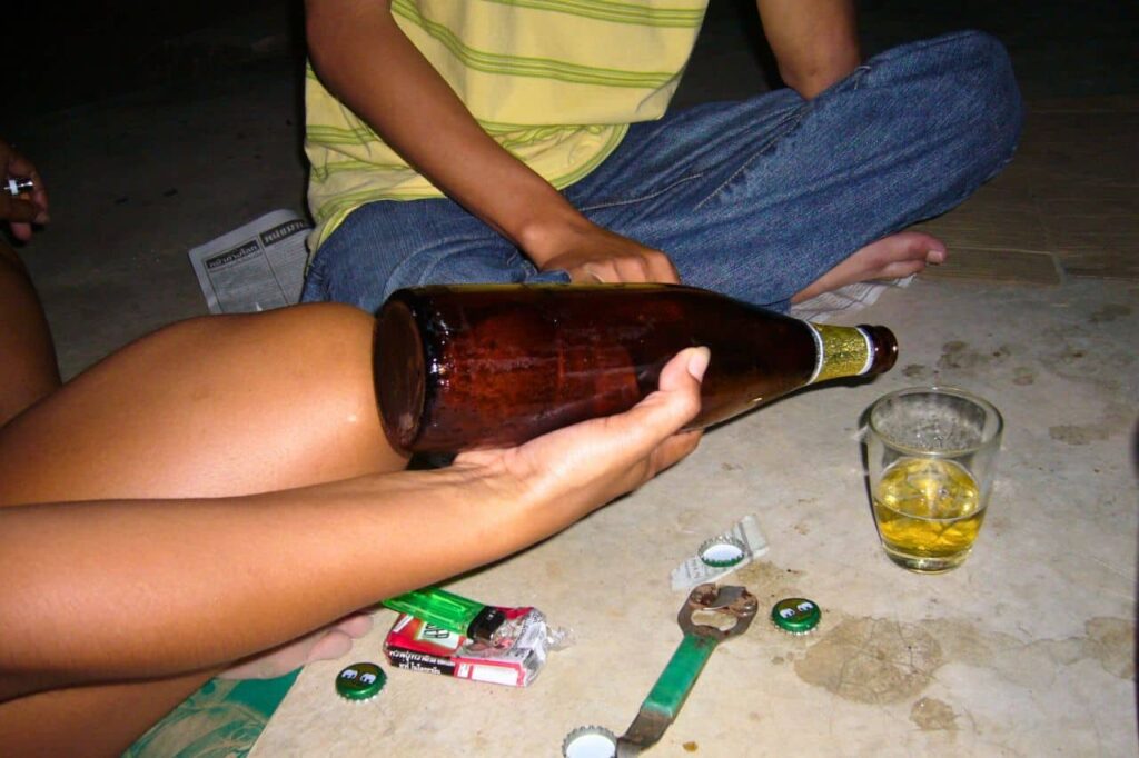 À faire et ne pas faire en Thaïlande, les choses indispensables à connaître 11 Servir une boisson