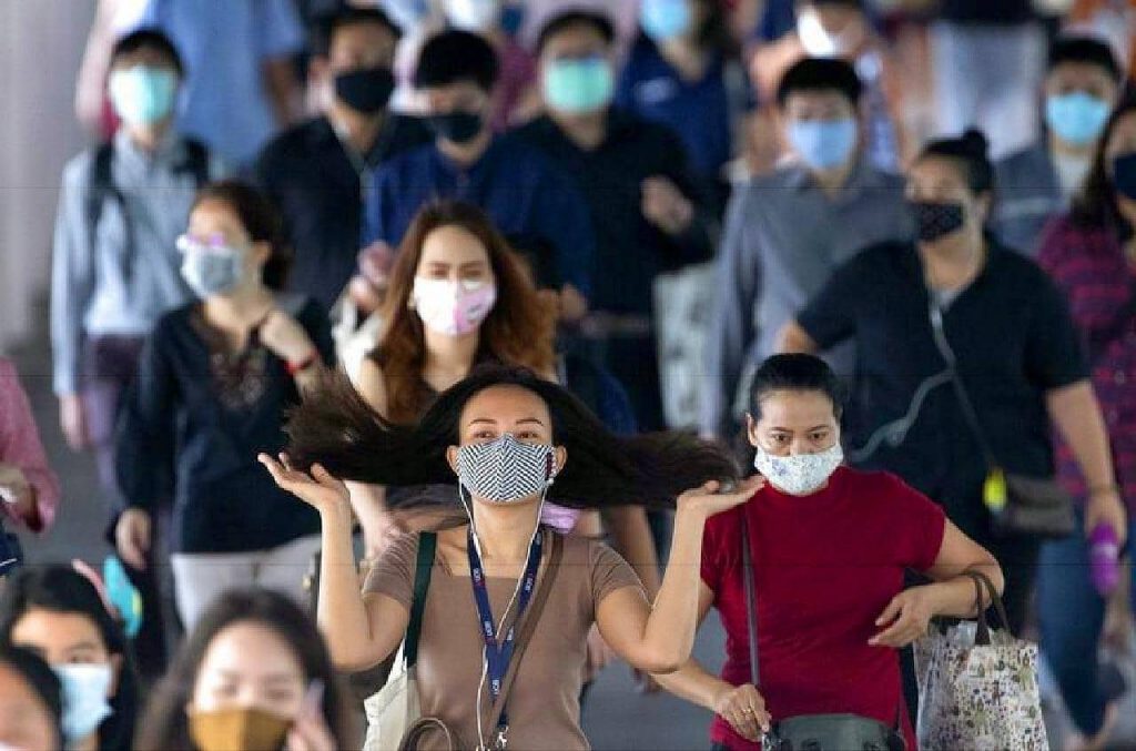 Les Thaïlandais d'accord avec la fin des masques et la fermeture des bars à 2 heures du matin