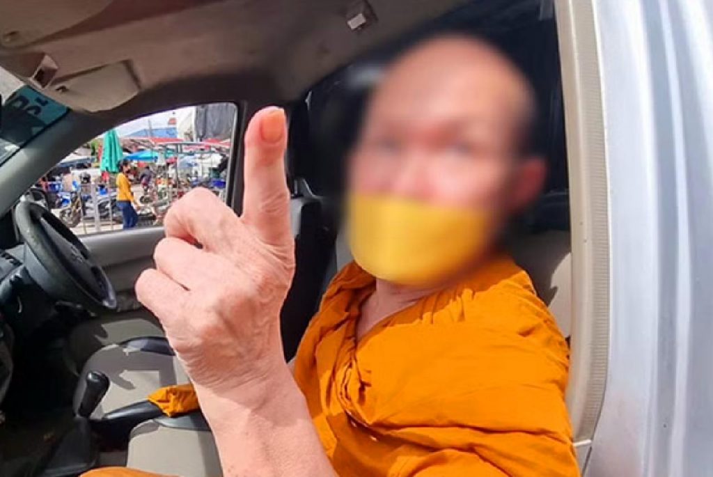 Un moine ivre arrêté au volant en Thaïlande affirme que l'alcool protège du Covid-19