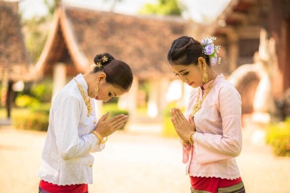 Le Wai, la salutation les mains jointes, comme identité nationale de la Thaïlande