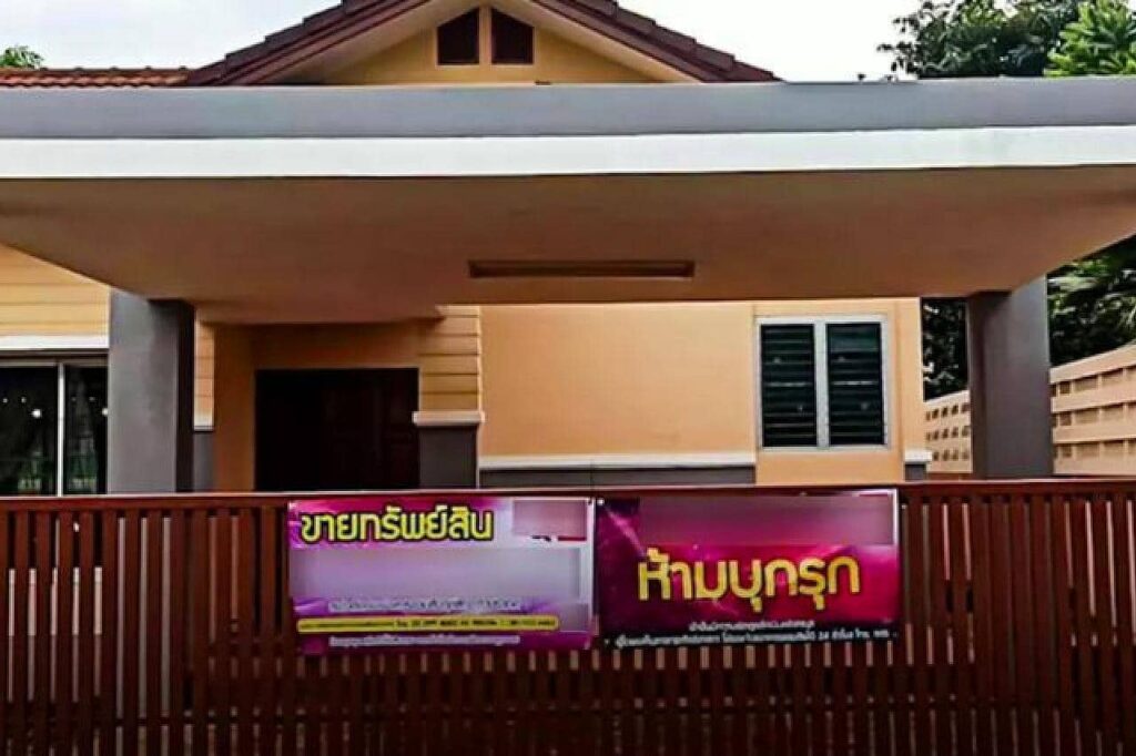 Une banque saisit une maison et détruit les biens d'une famille par erreur en Thaïlande