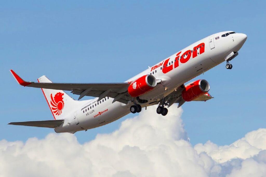 Avion de Thai Lion Air au décollage