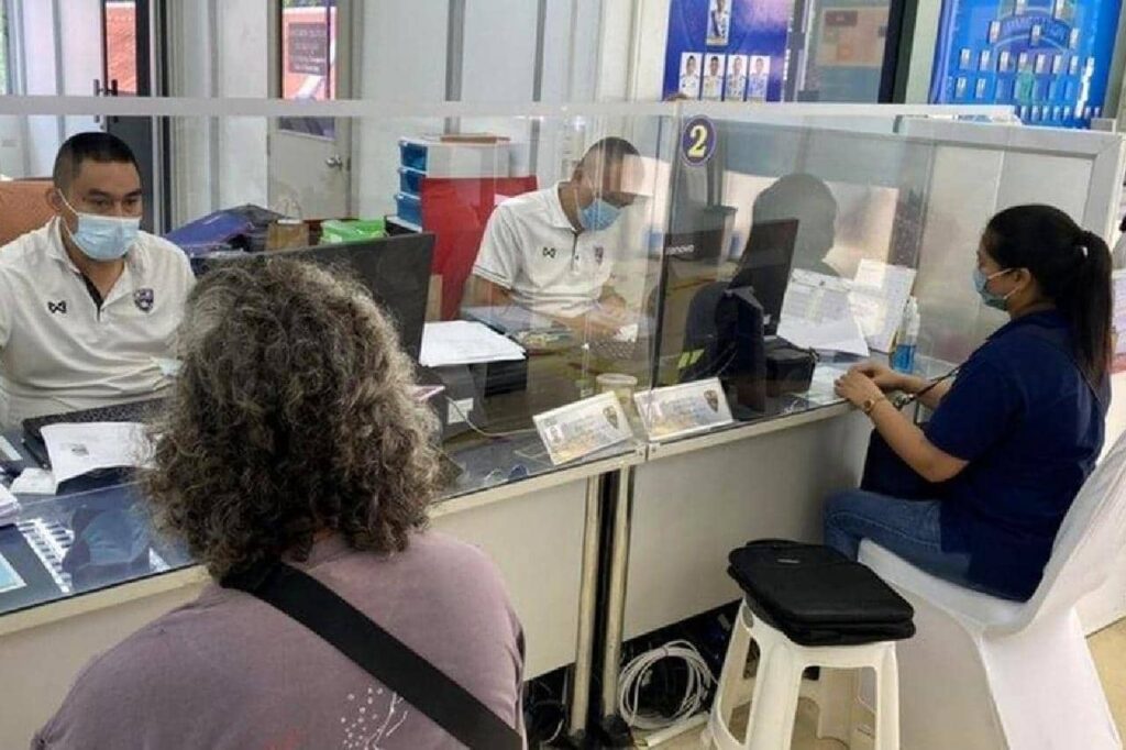 Les expatriés en Thaïlande déroutés par l'offre de prolonger leurs visas en ligne