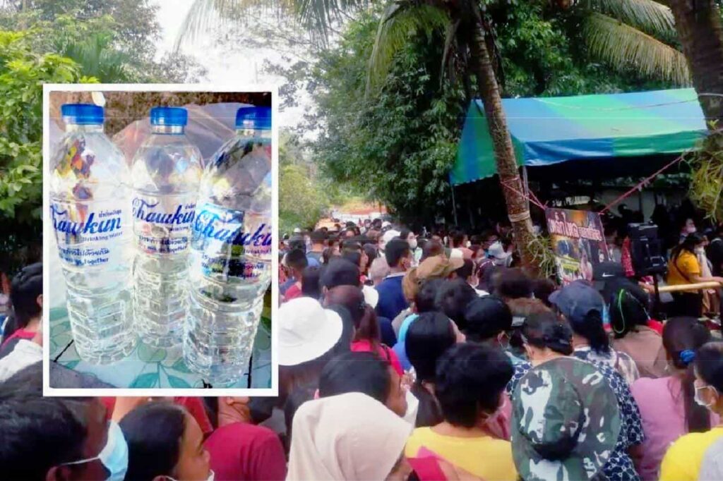 Une eau "miraculeuse" attire des milliers de personnes en Thaïlande