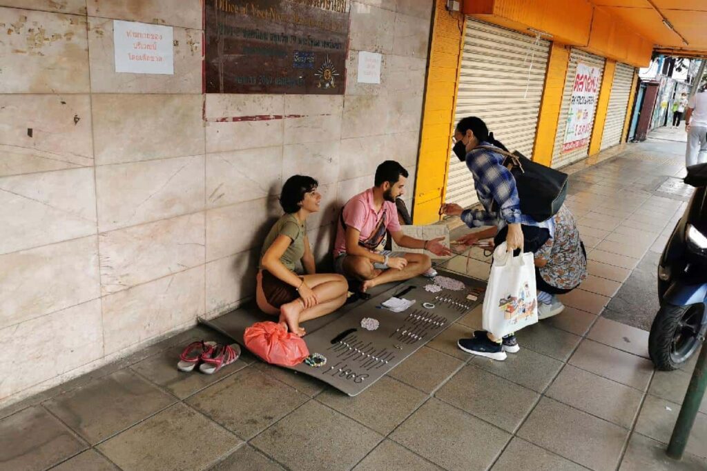 Voyageur mendiant en Thaïlande