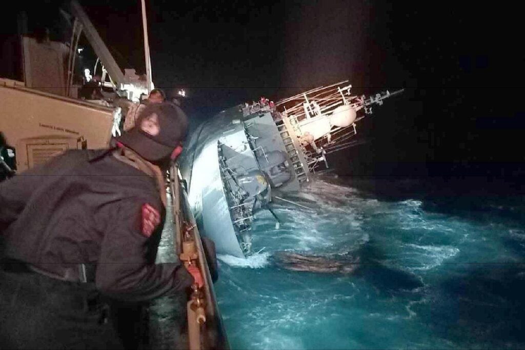 Un navire de la marine coule dans le golfe de Thaïlande, 31 disparues