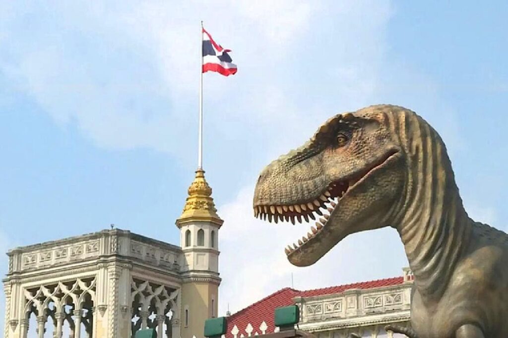 La Thaïlande installe des dinosaures au siège du gouvernement pour la journée des enfants