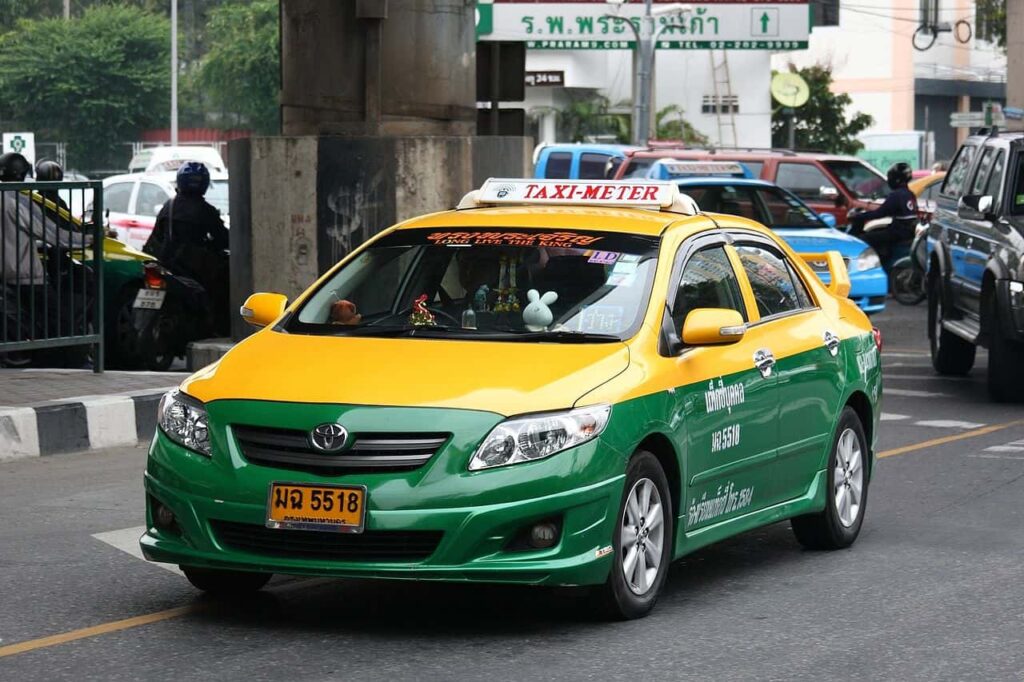 Il oublie son téléphone dans un taxi en Thaïlande et se fait voler plus de 20 000 euros