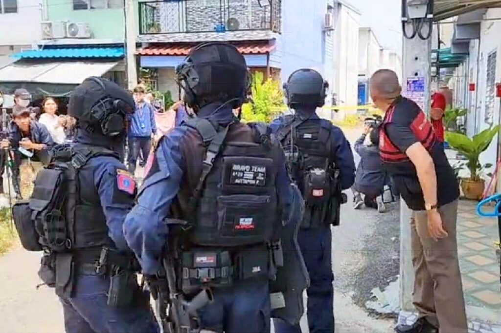 Un policier thaïlandais avec des problèmes mentaux ouvre le feu à Bangkok