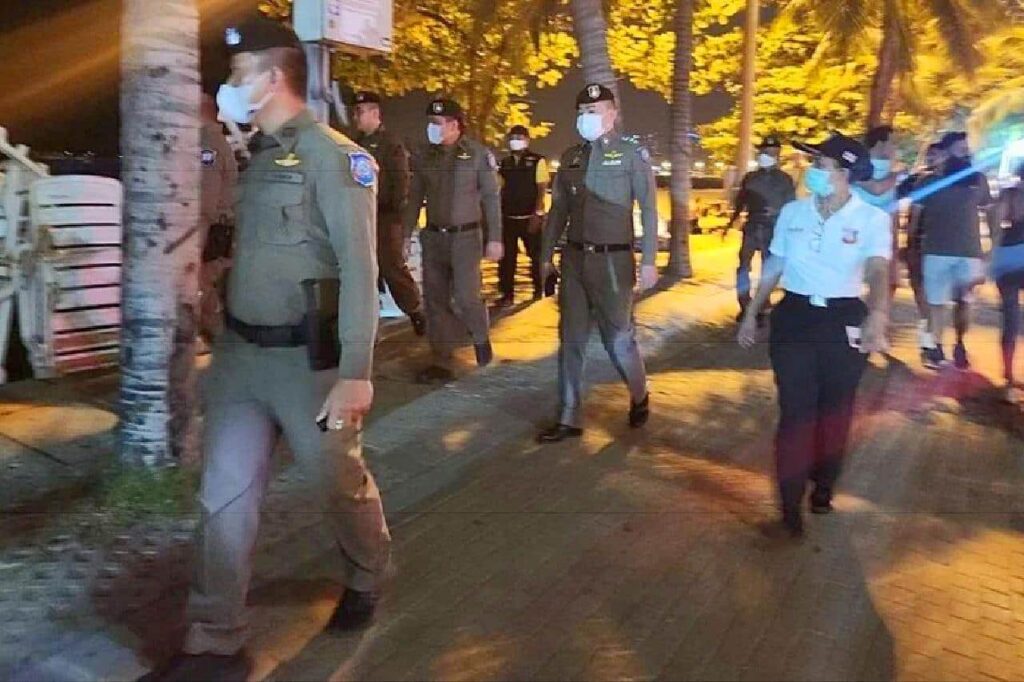 La police de Pattaya interdit la prostitution sur la plage