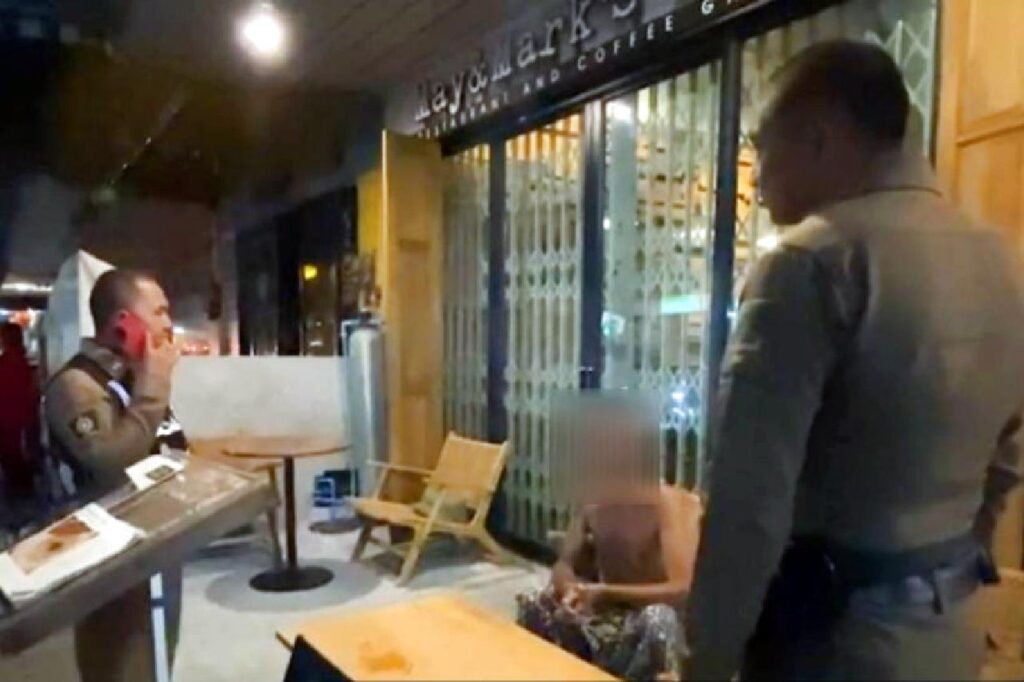Un Français ivre s'endort nu devant les clients d'un restaurant en Thaïlande