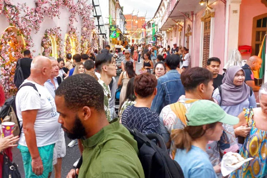 La Thaïlande cherche une solution face à la crise du tourisme à Phuket