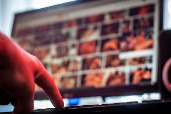 Un Thaïlandais perd 3 millions de bahts sur des sites porno