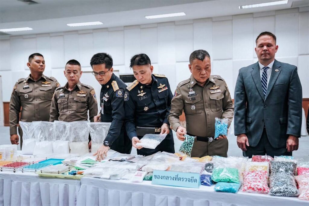 Trafic international de pilules amincissantes interdites : 4 personnes inculpées en Thaïlande