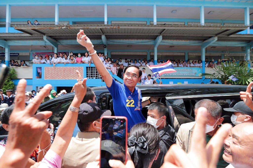 Le Premier ministre thaïlandais annonce son retrait de la vie politique