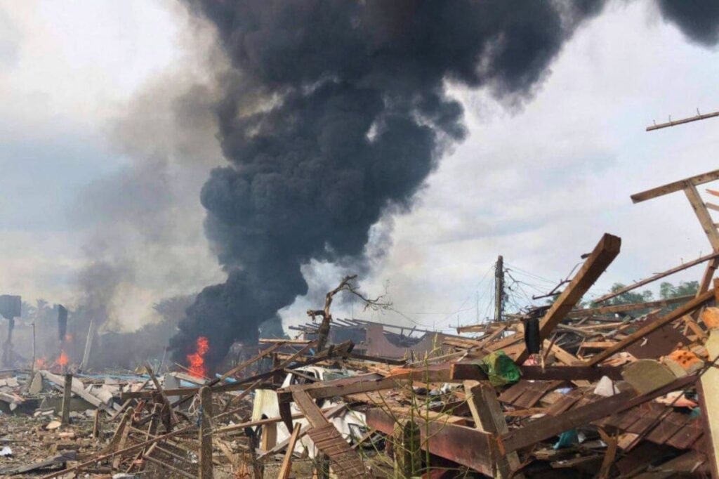 Plusieurs morts dans l'explosion d'un entrepôt de feux d'artifice en Thaïlande