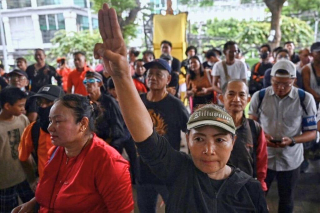 La tension monte en Thaïlande alors que le Pheu Thai se sépare du MFP