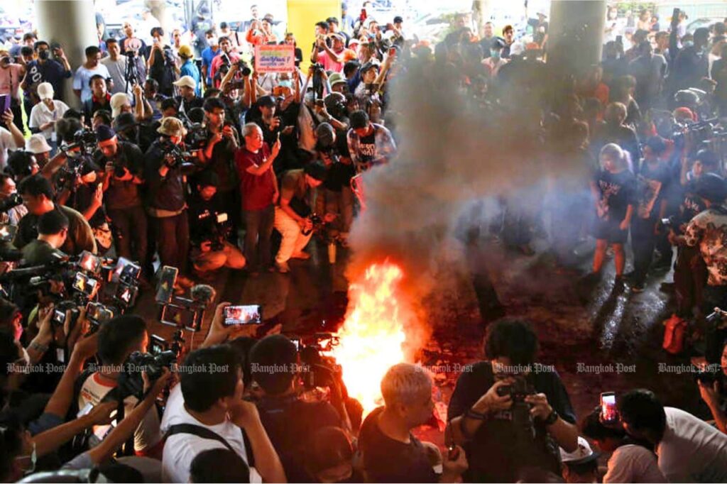 La tension monte en Thaïlande alors que le Pheu Thai se sépare du MFP